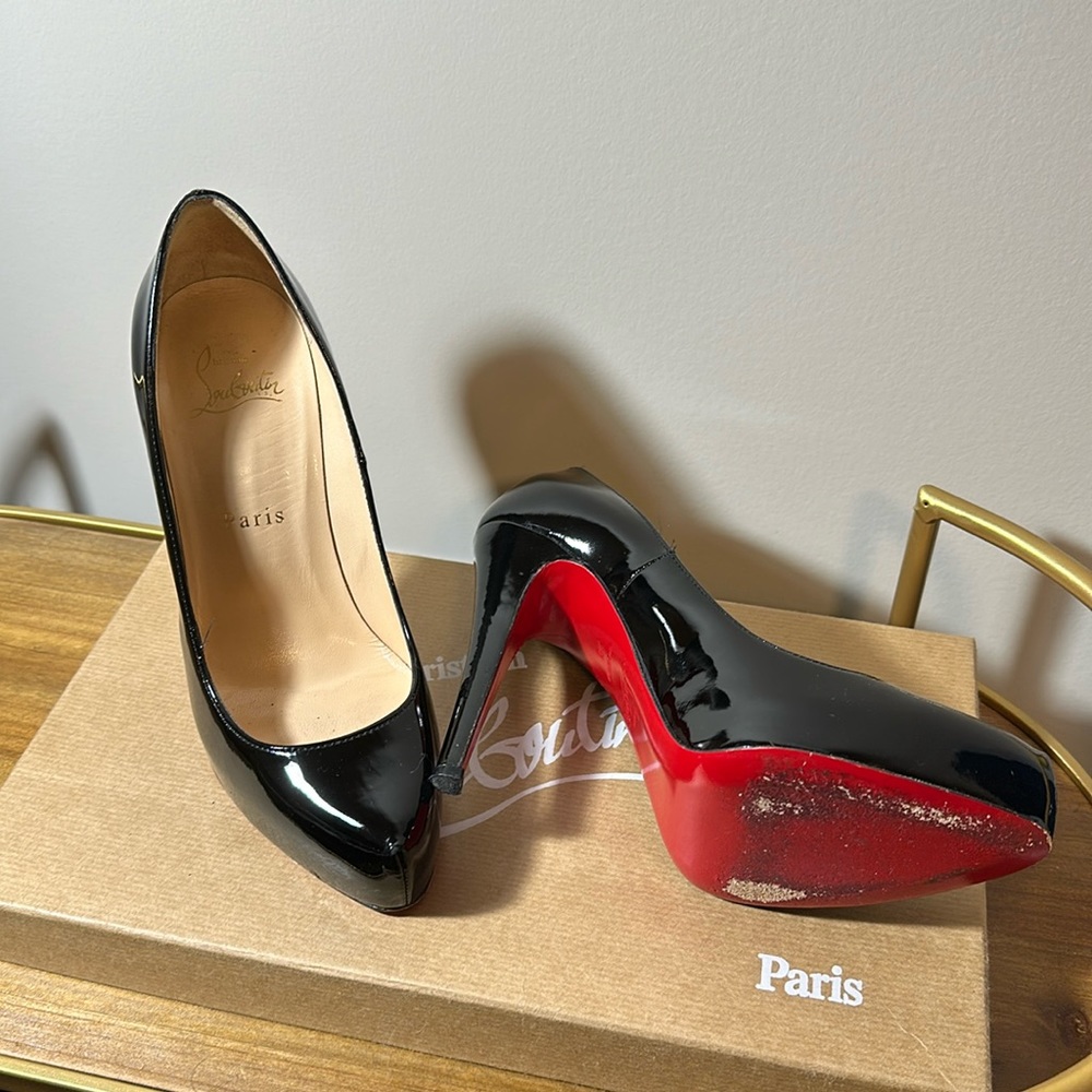 Christian Louboutin pump